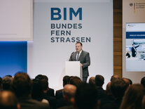 Andreas Meister, Referat StB 27 Straßenverkehrstelematik, Rastanlagen, Digitalisierung und IT im Straßenbau beim Bundesverkehrsministerium, beim Halten eines Impulsvortrags